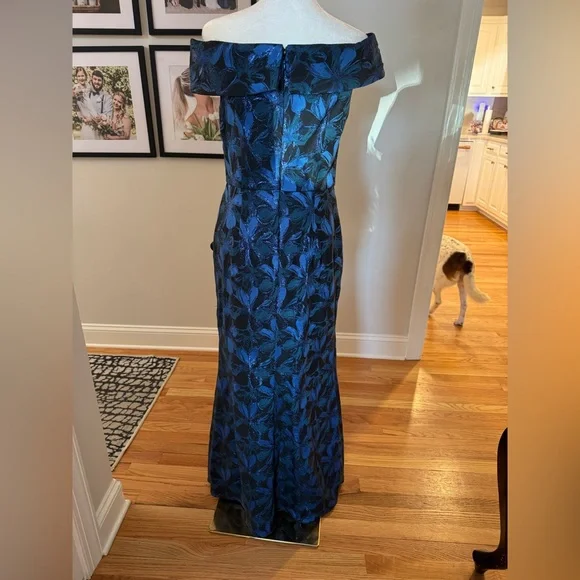 Elegant Blue Floral Off-Shoulder Dress - Picture 6 of 16